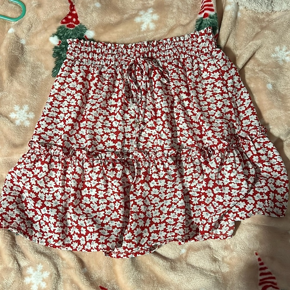flower skirt! adorable size small! worn once perfect condition!